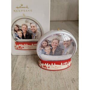 Hallmark our family snow globe photo frame ornament Xmas
